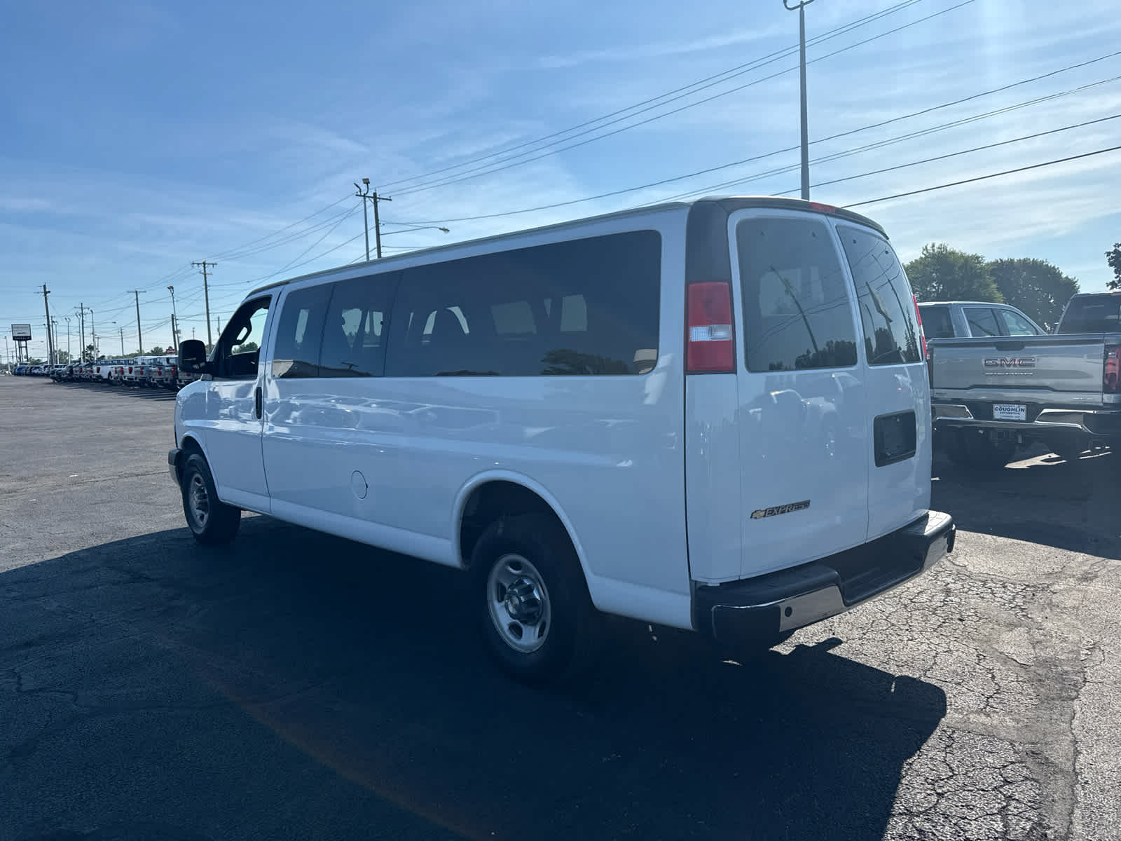 2024 Chevrolet Express Passenger 3500 1LT