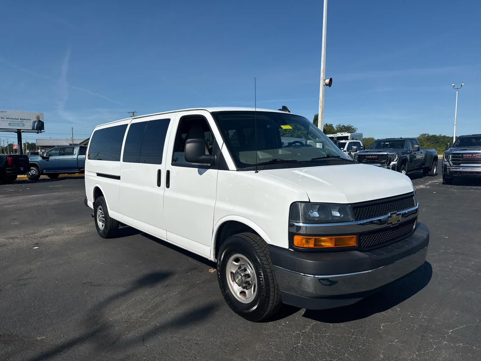 2024 Chevrolet Express Passenger 3500 1LT