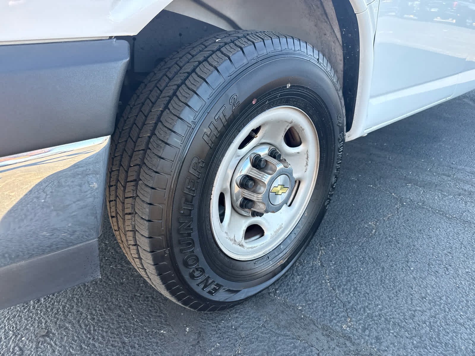 2024 Chevrolet Express Passenger 3500 1LT