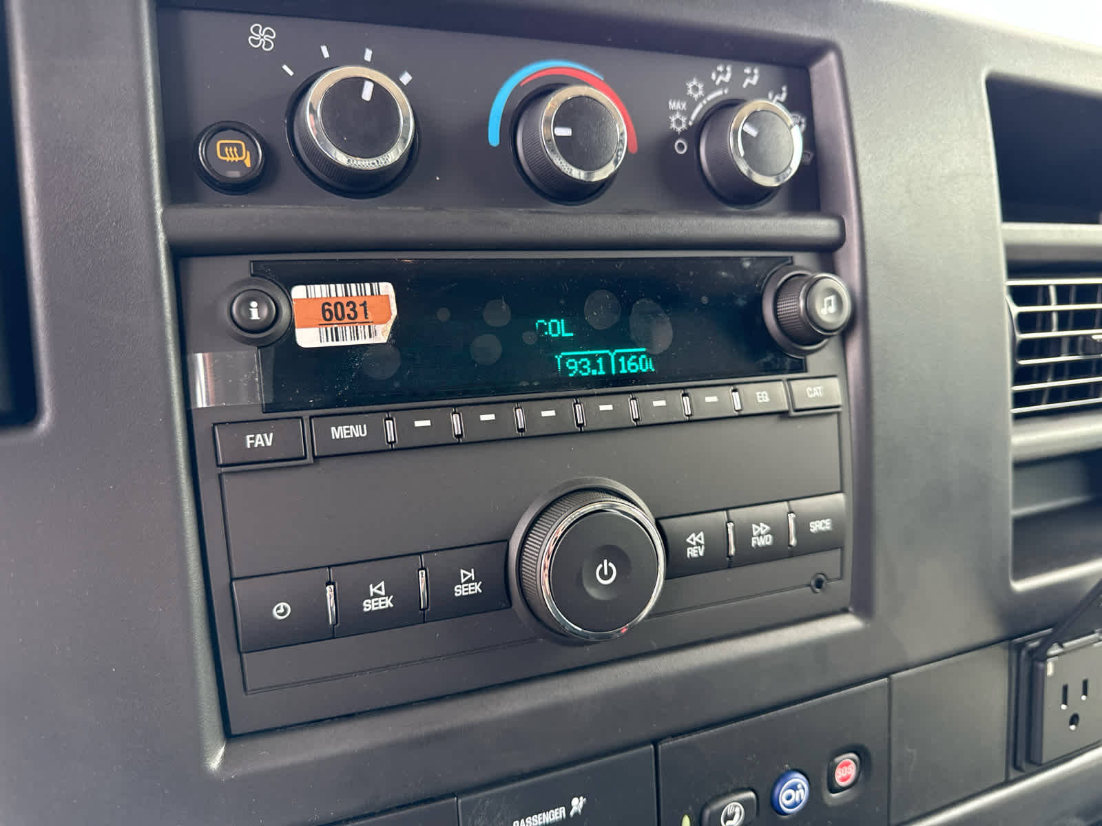 2025 Chevrolet Express Cargo WT
