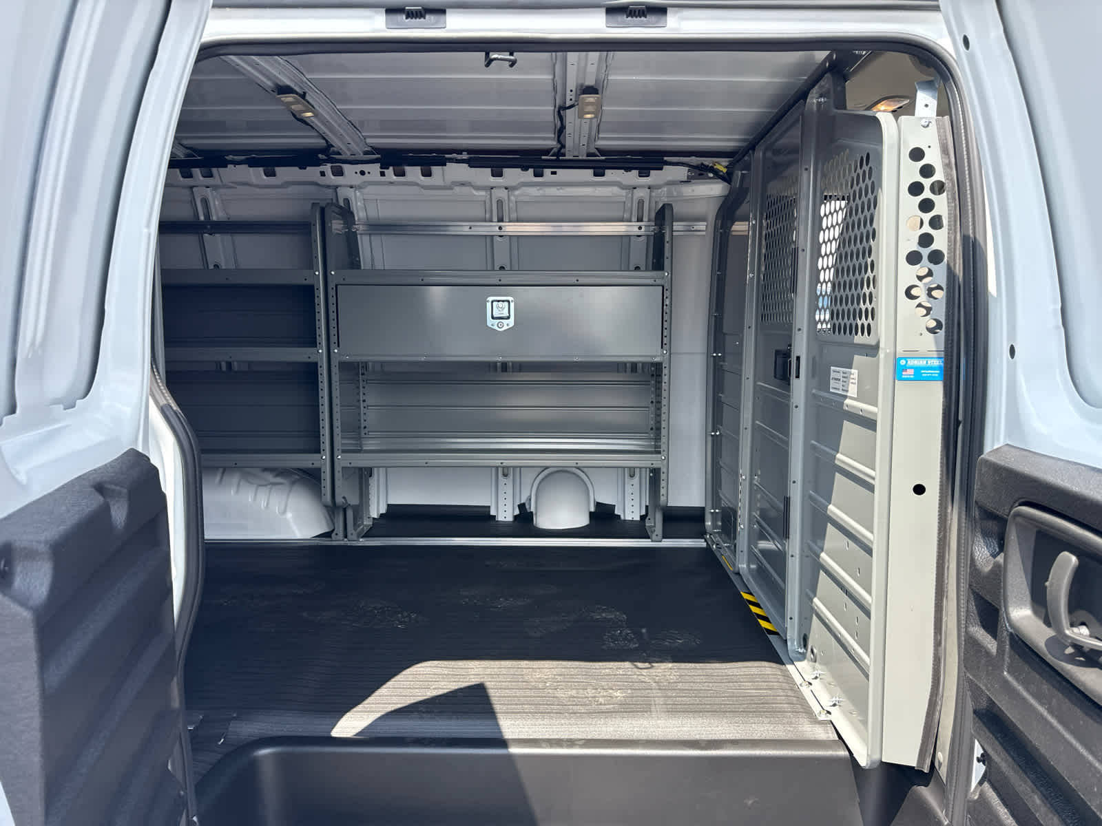 2025 Chevrolet Express Cargo WT