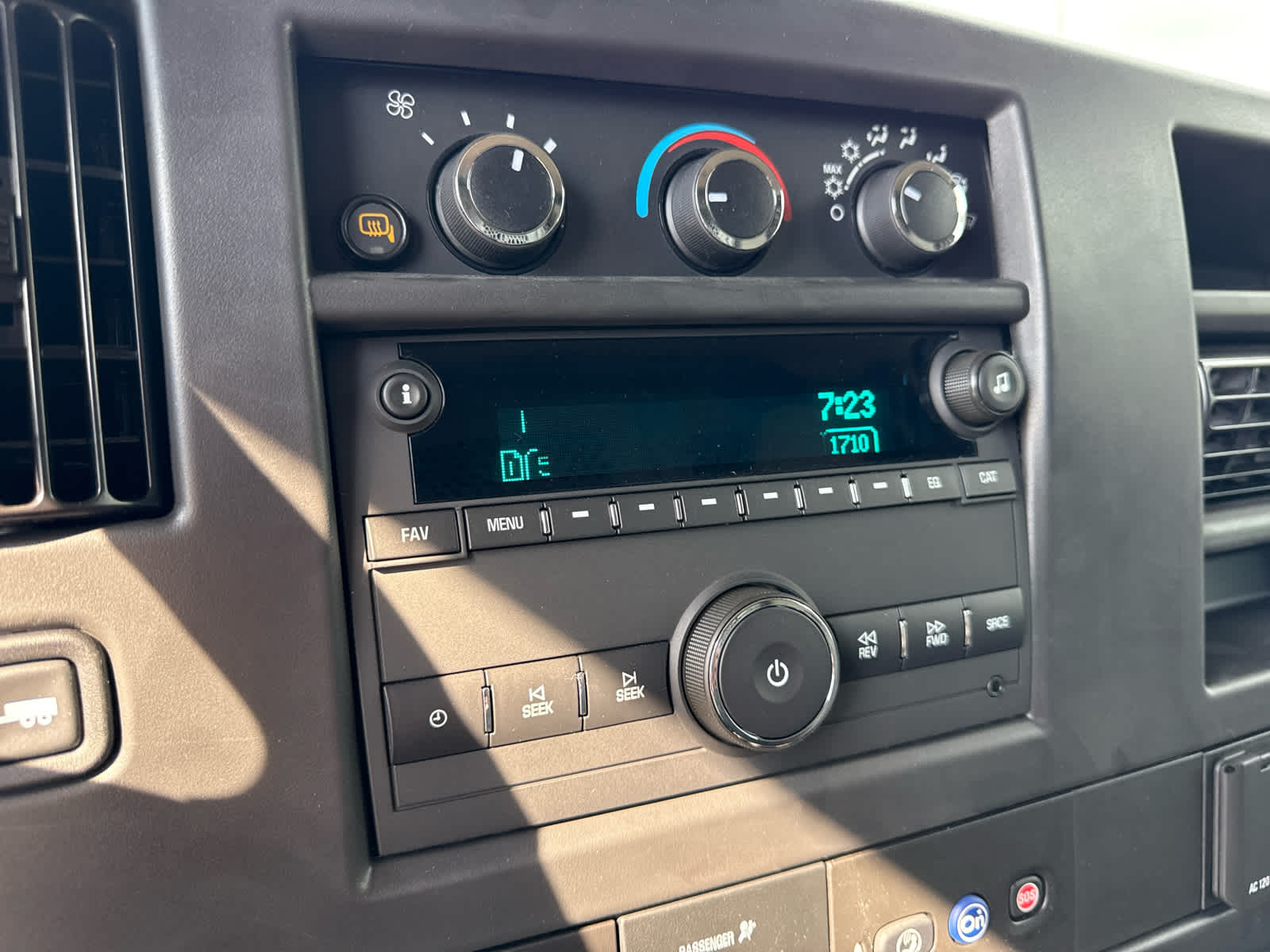 2025 Chevrolet Express Cargo WT