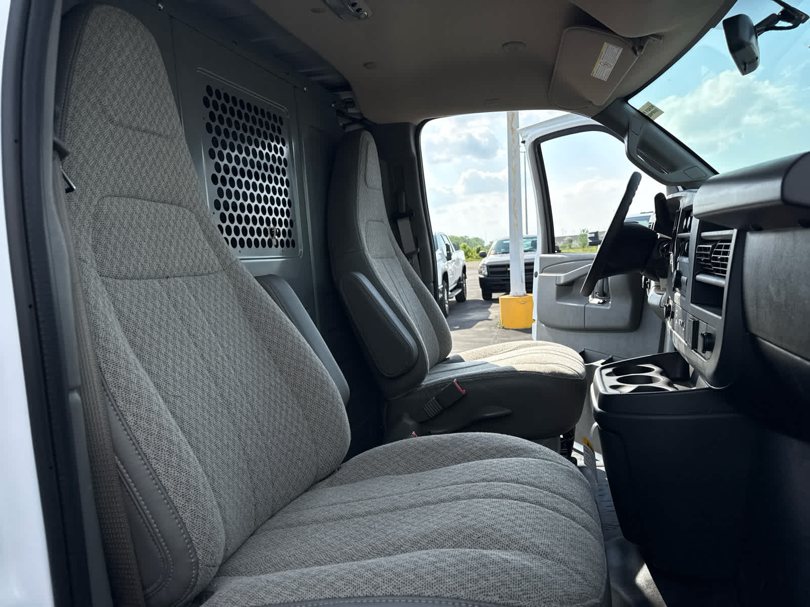 2025 Chevrolet Express Cargo WT