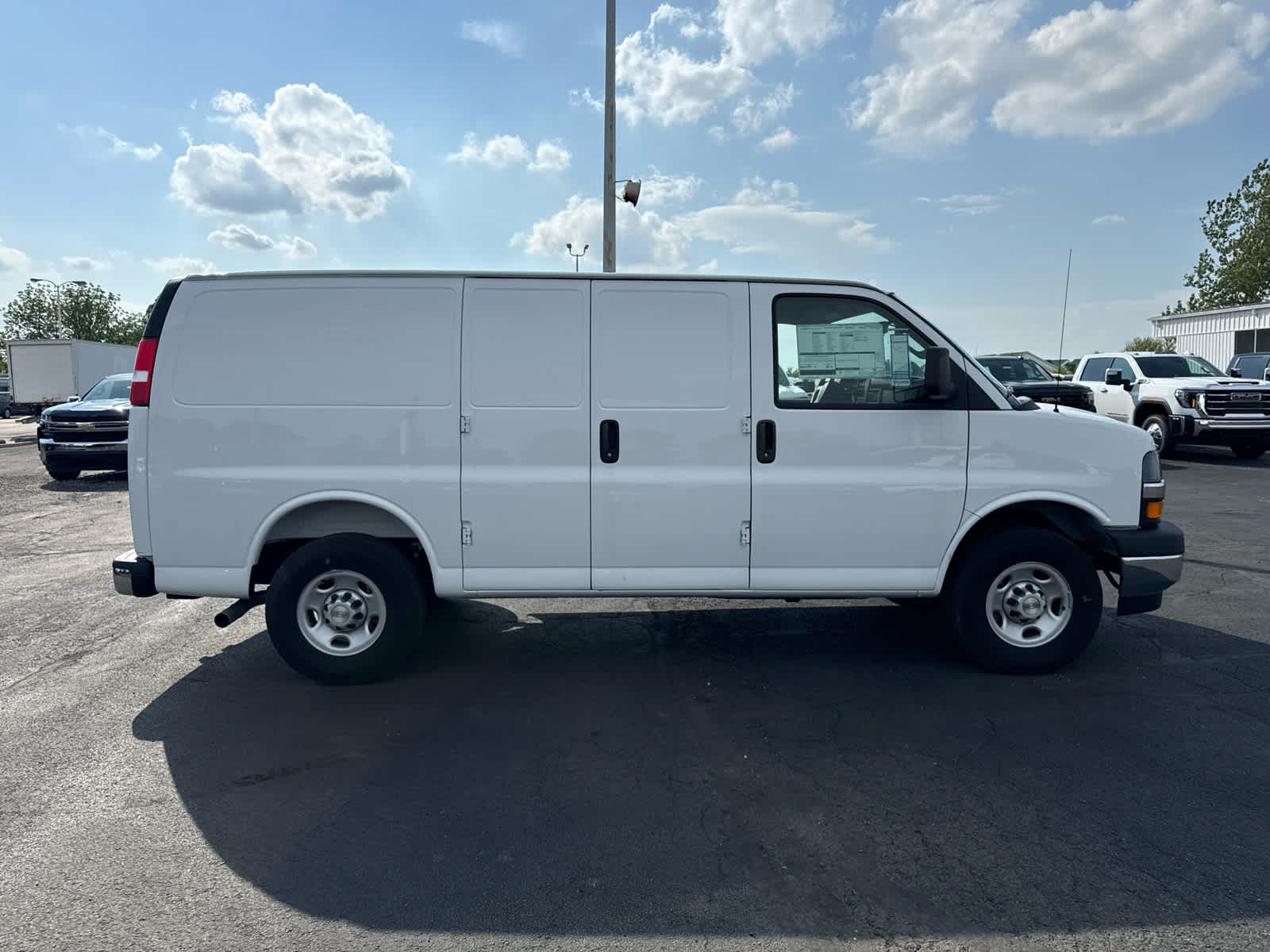 2025 Chevrolet Express Cargo WT