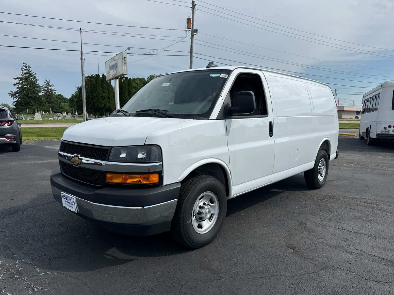 2025 Chevrolet Express 2500 Work Van HD's photo