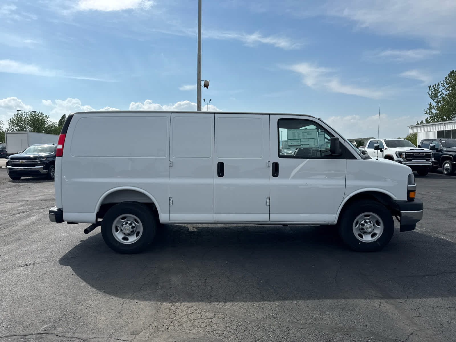 2025 Chevrolet Express Cargo WT