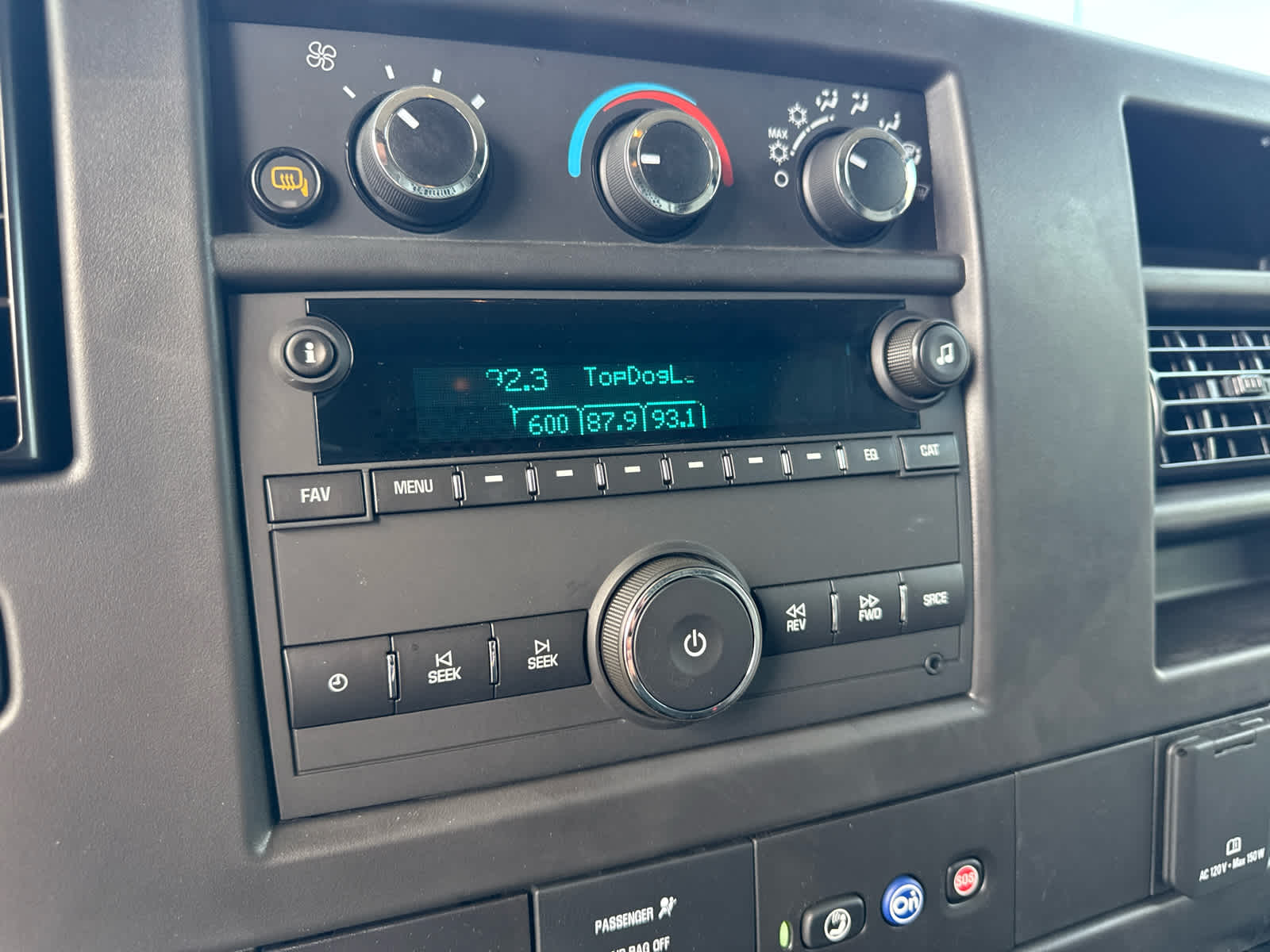 2025 Chevrolet Express Cargo WT