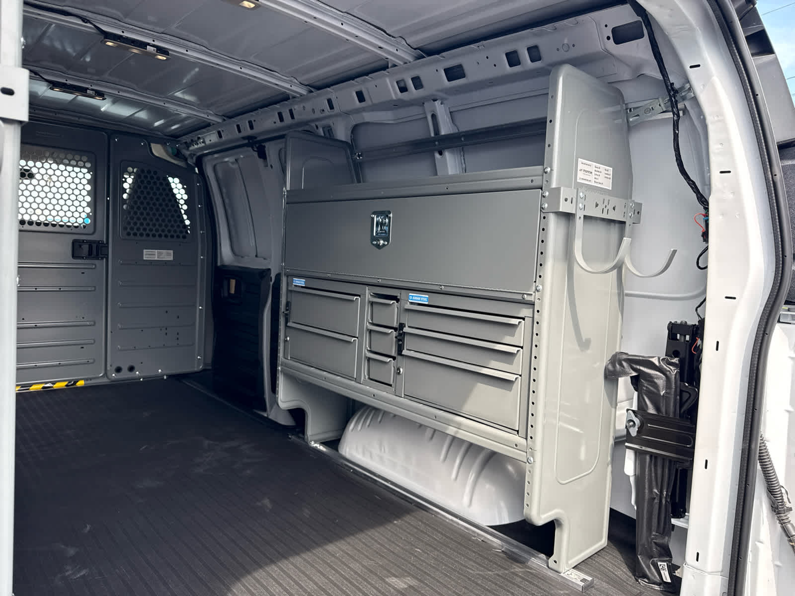 2025 Chevrolet Express Cargo Work Van - Photo 20