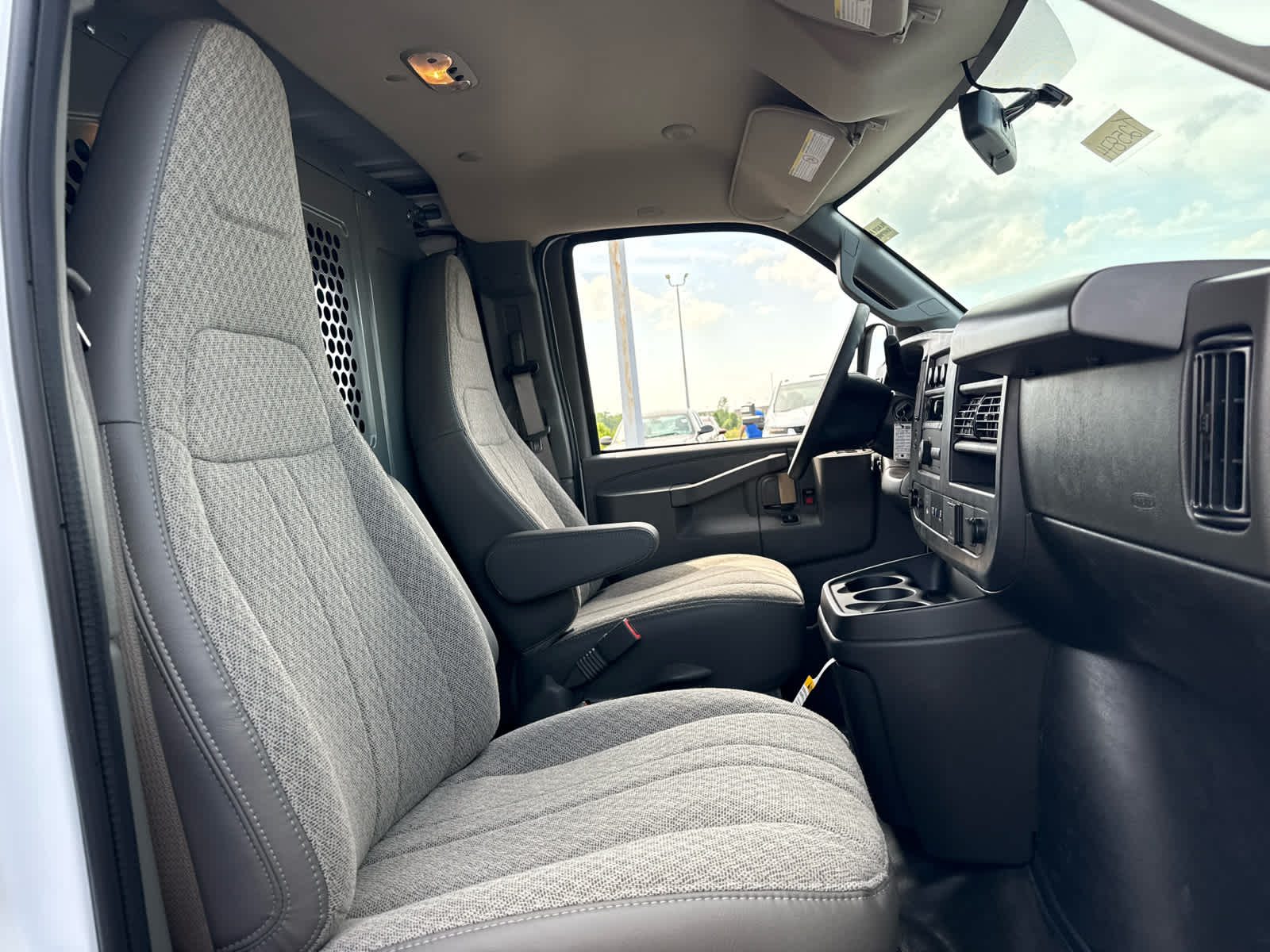 2025 Chevrolet Express Cargo WT