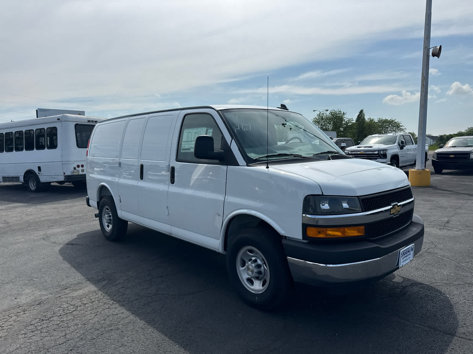 2025 Chevrolet Express Cargo WT