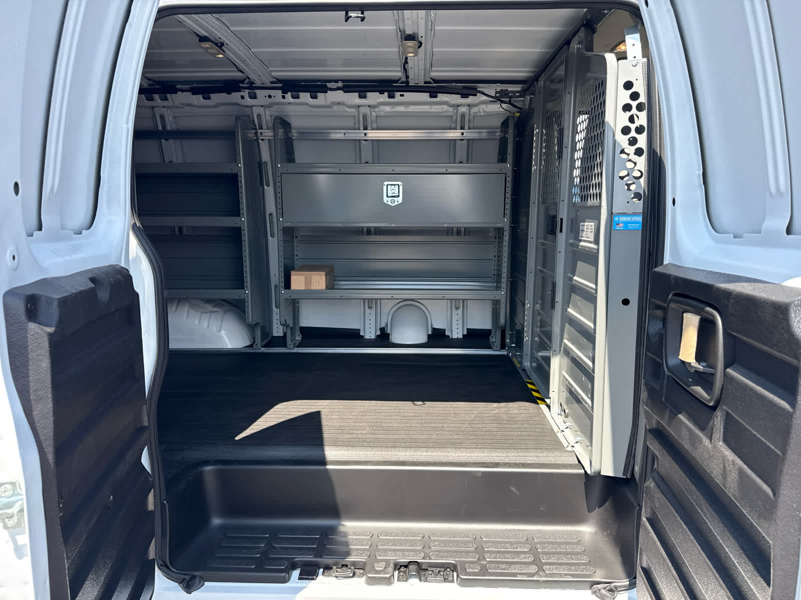 2025 Chevrolet Express Cargo Work Van - Photo 17