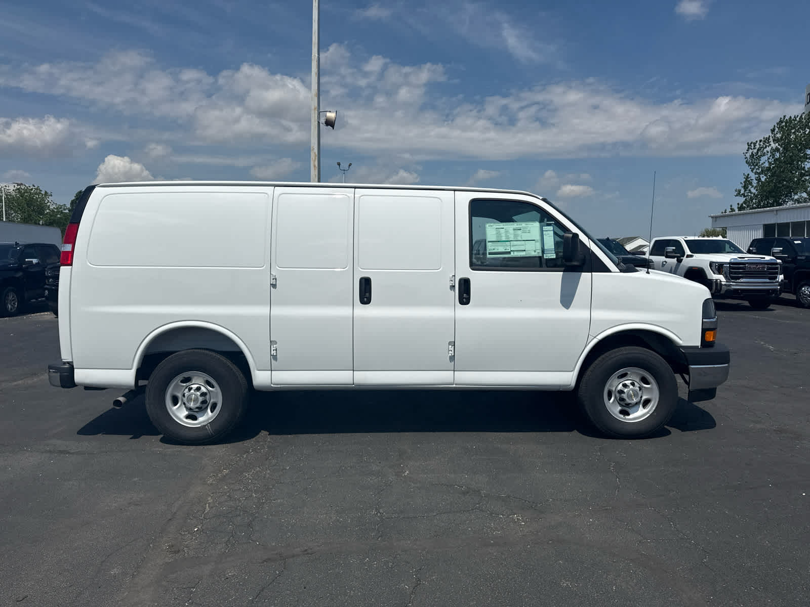 2025 Chevrolet Express Cargo Work Van - Photo 6