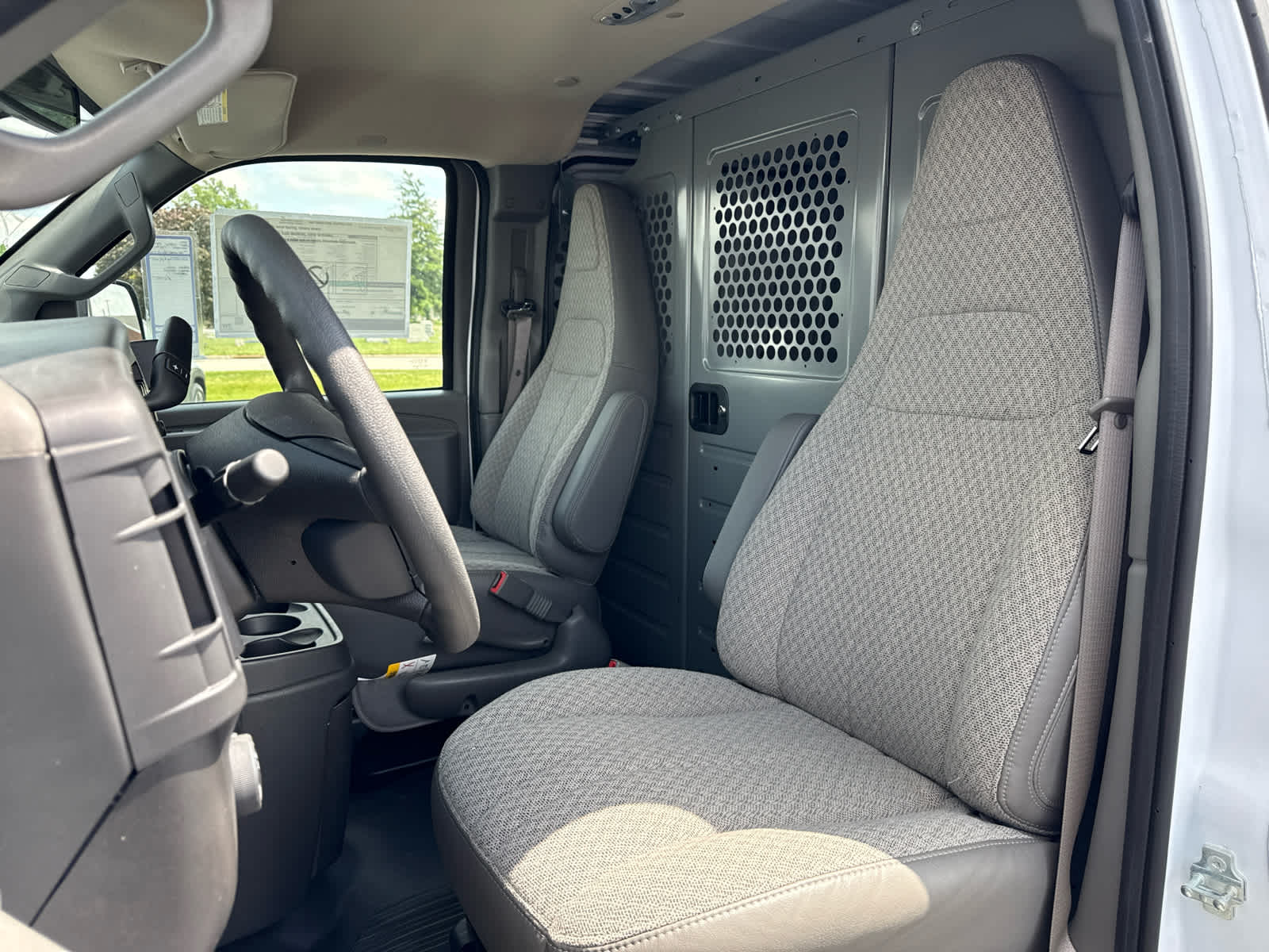 2025 Chevrolet Express Cargo WT