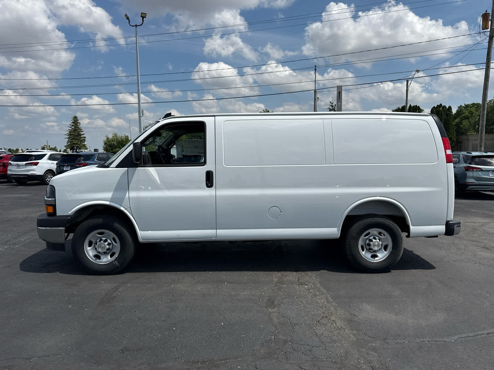2025 Chevrolet Express Cargo WT