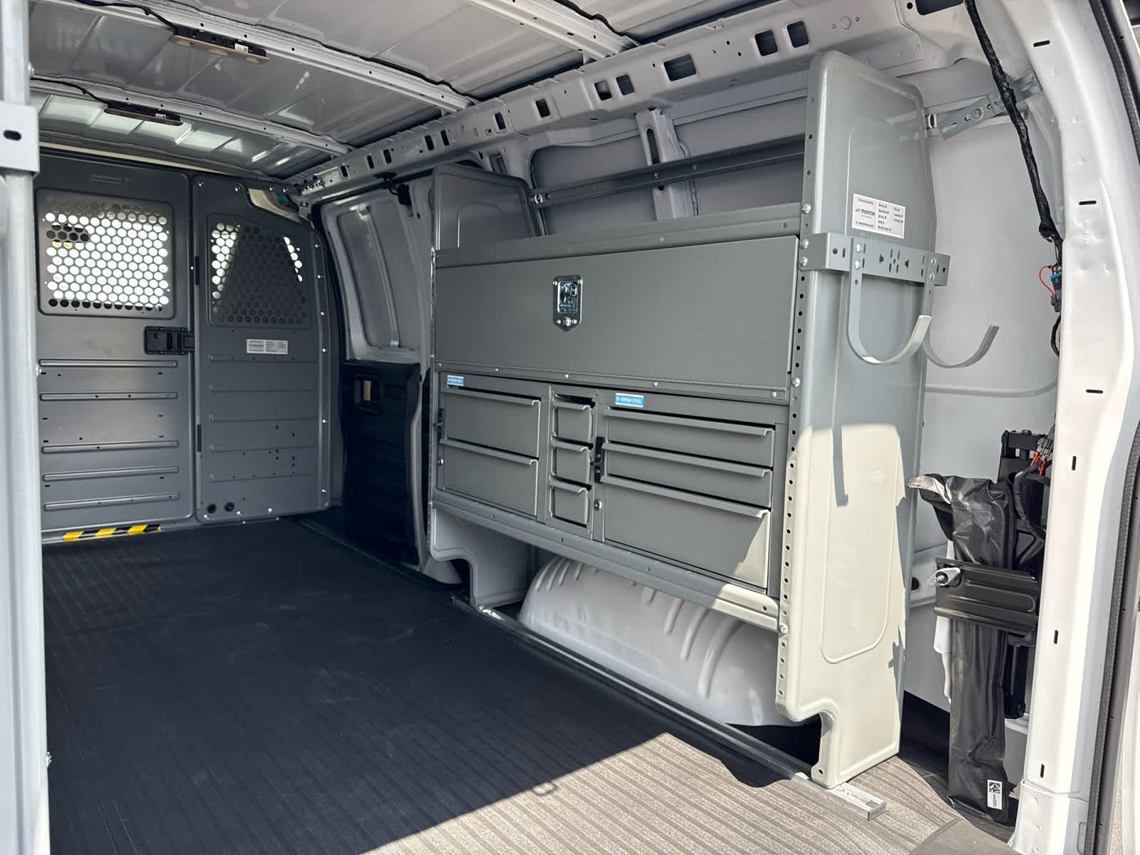 2025 Chevrolet Express Cargo WT
