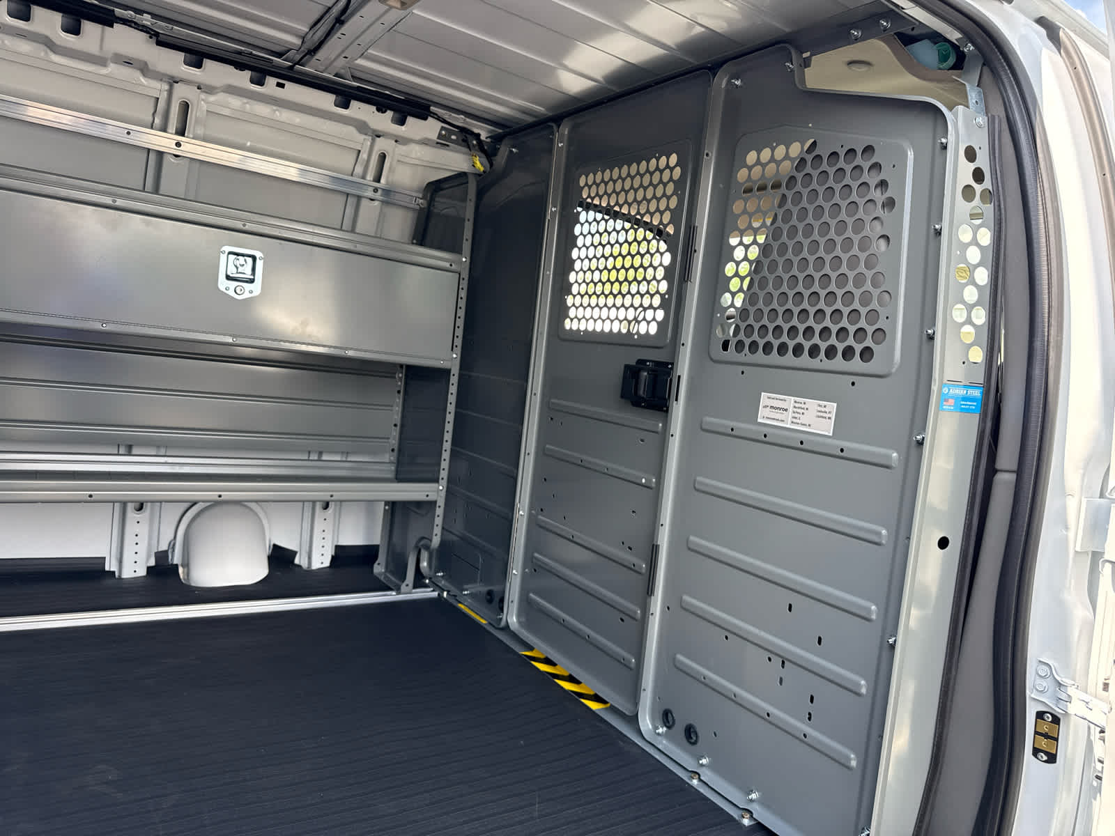 2025 Chevrolet Express Cargo WT