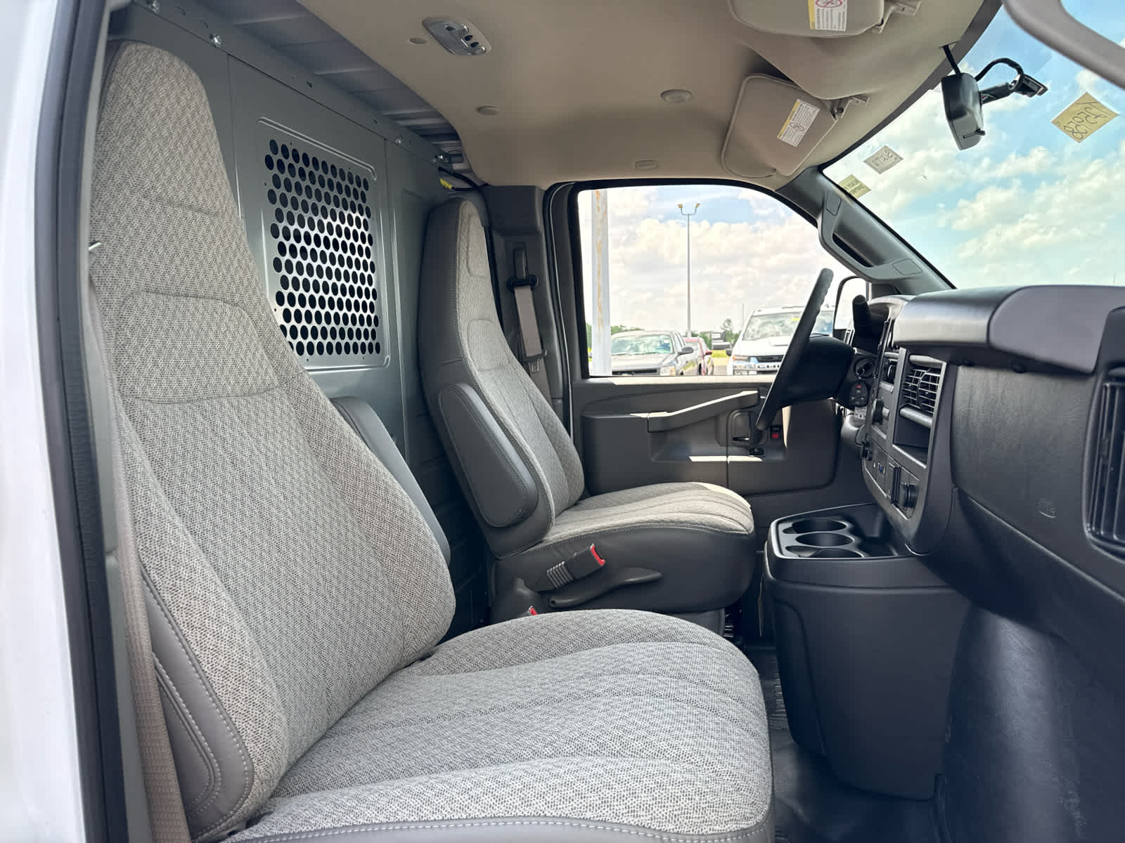 2025 Chevrolet Express Cargo WT