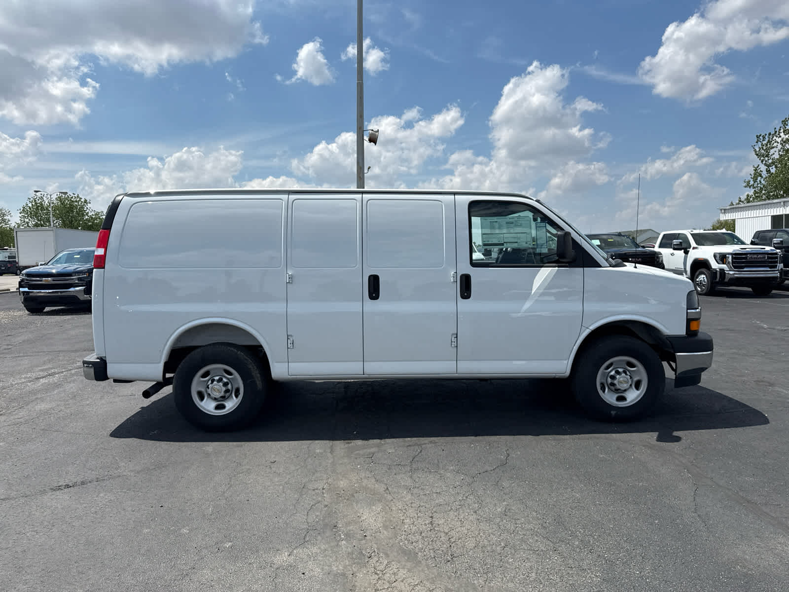 2025 Chevrolet Express Cargo WT