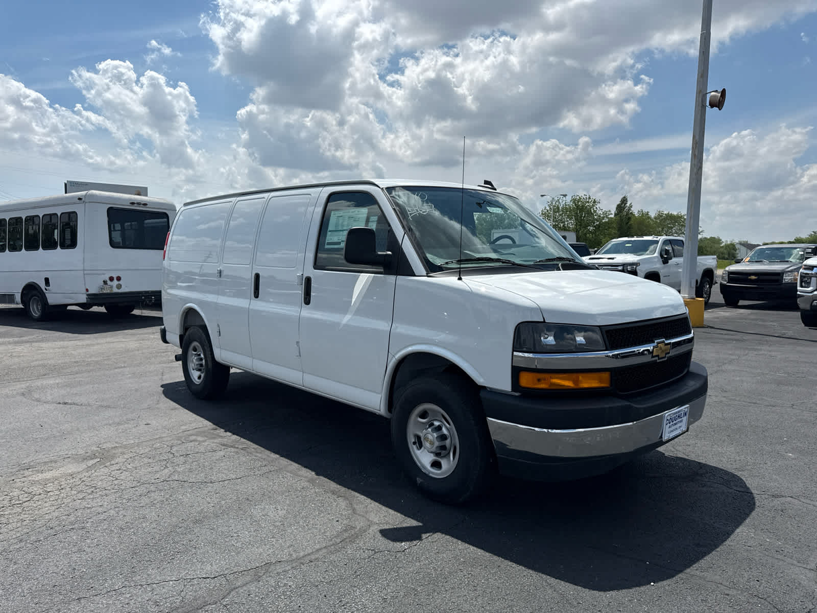 2025 Chevrolet Express Cargo WT