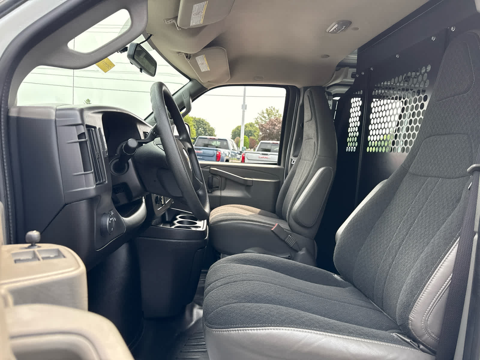 2025 Chevrolet Express Cargo WT