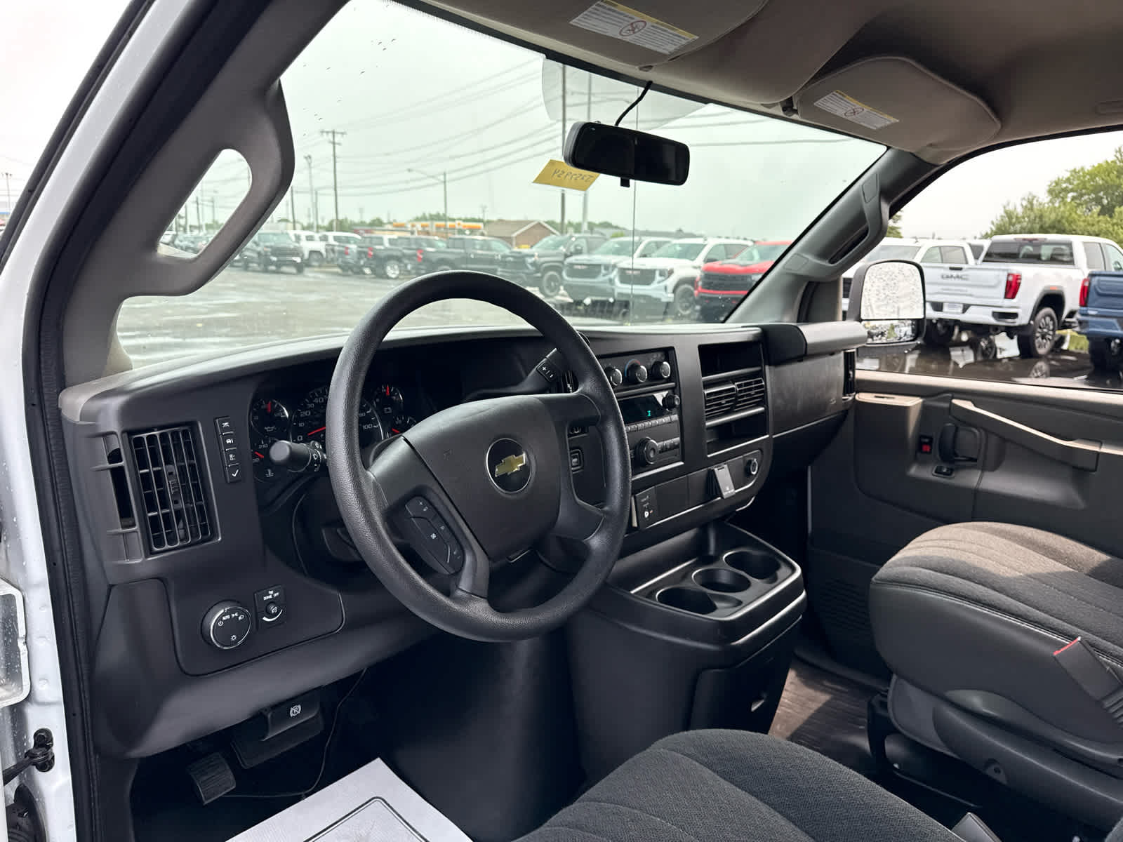 2025 Chevrolet Express Cargo WT