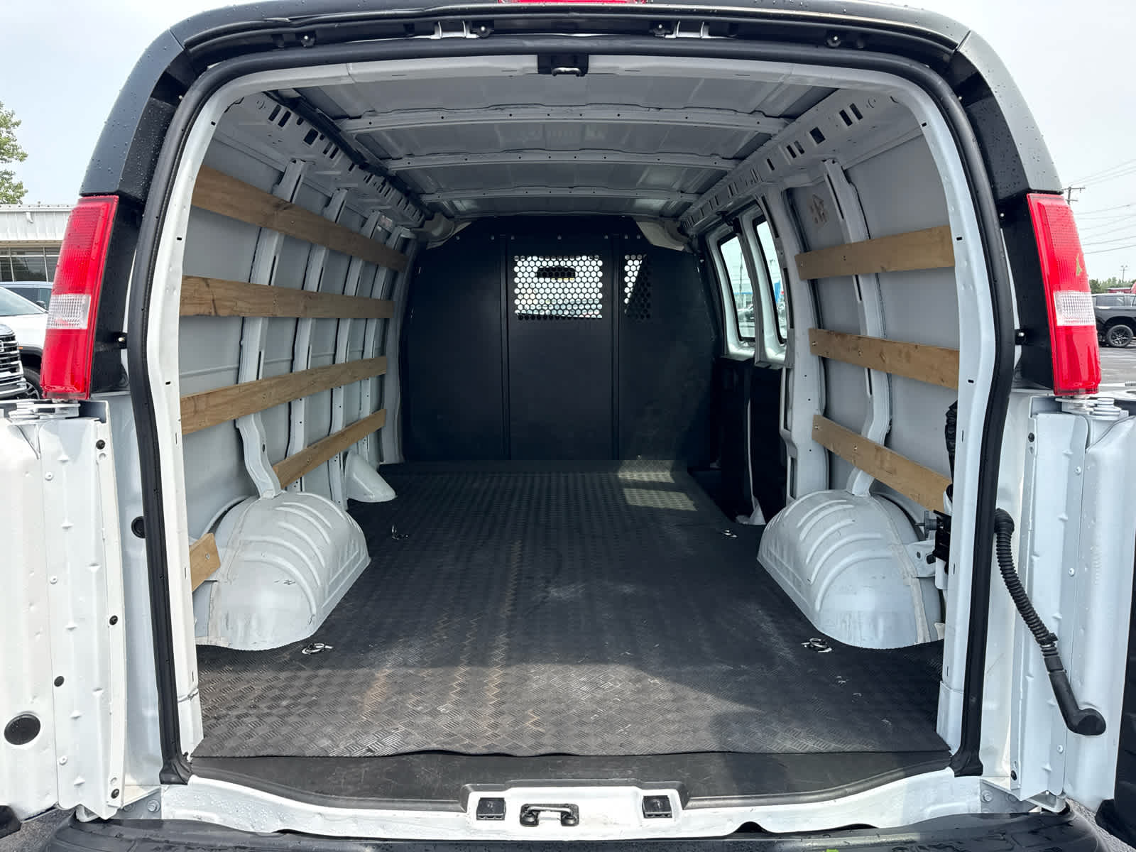 2025 Chevrolet Express Cargo WT