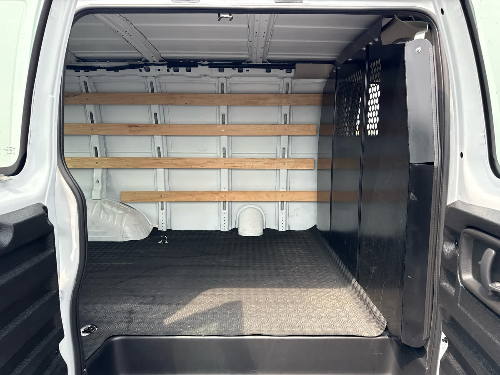 2025 Chevrolet Express Cargo WT