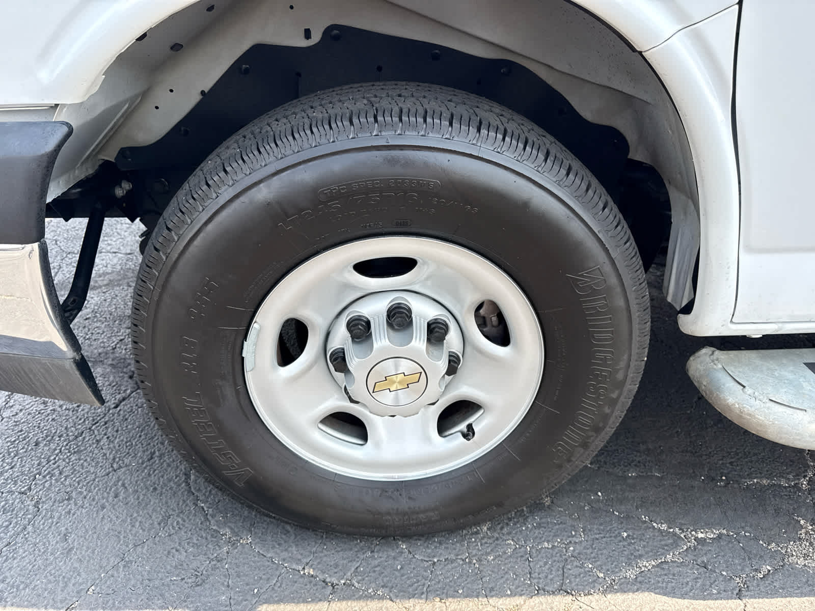 2025 Chevrolet Express Cargo WT
