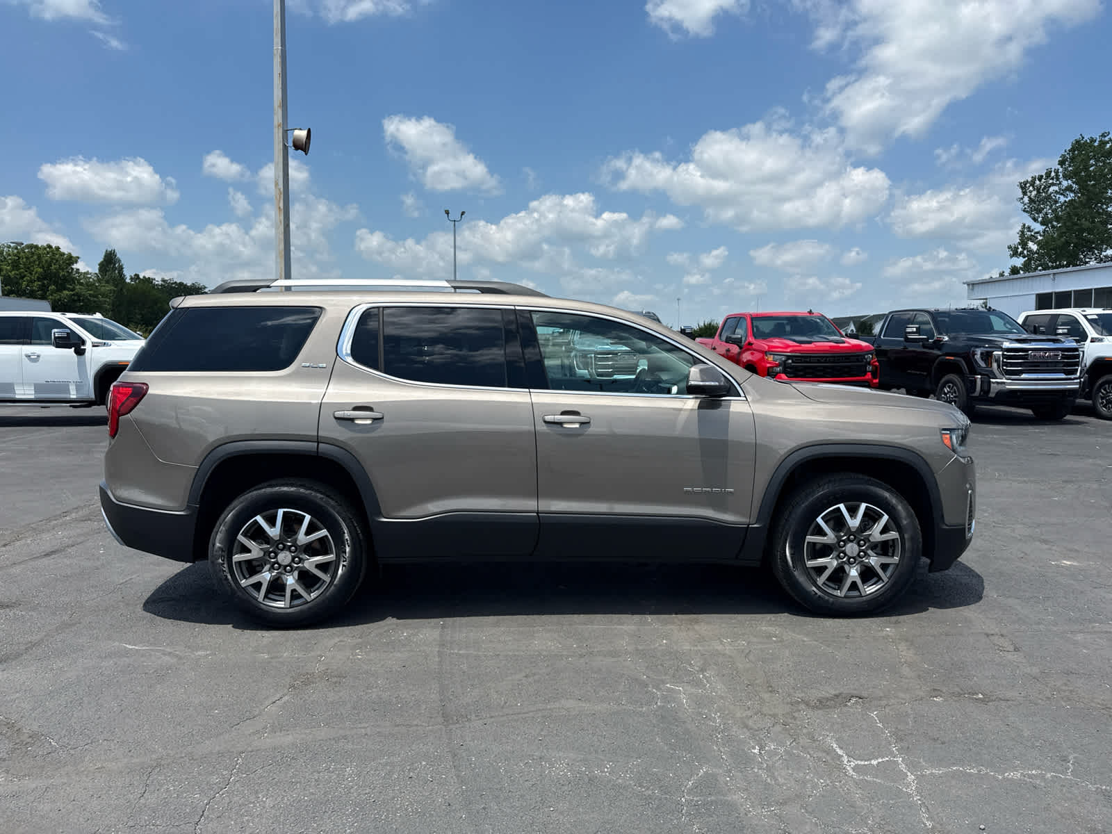 2023 GMC Acadia SLE