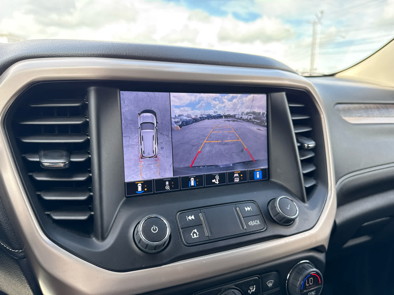 2023 GMC Acadia Denali