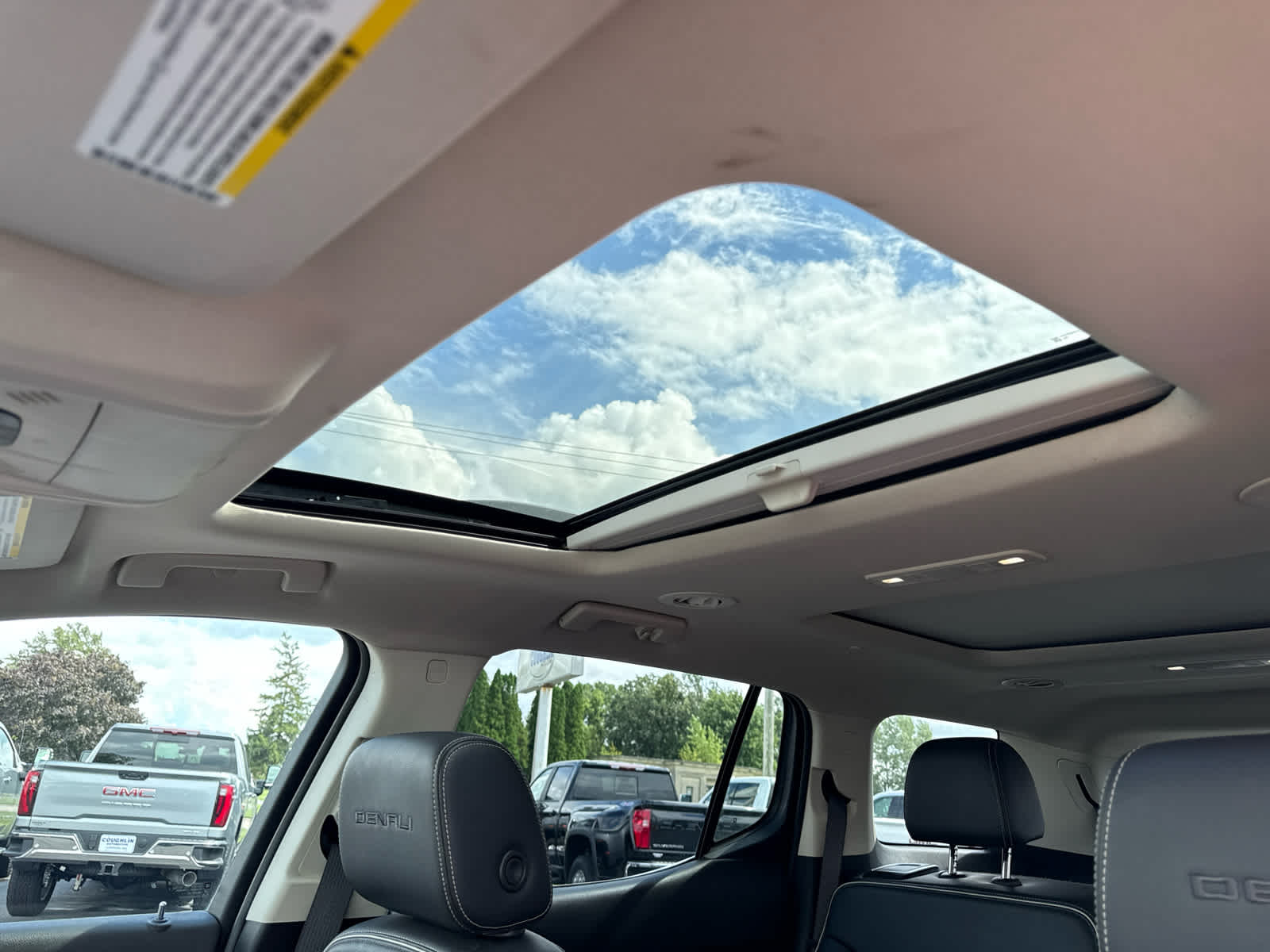 2023 GMC Acadia Denali