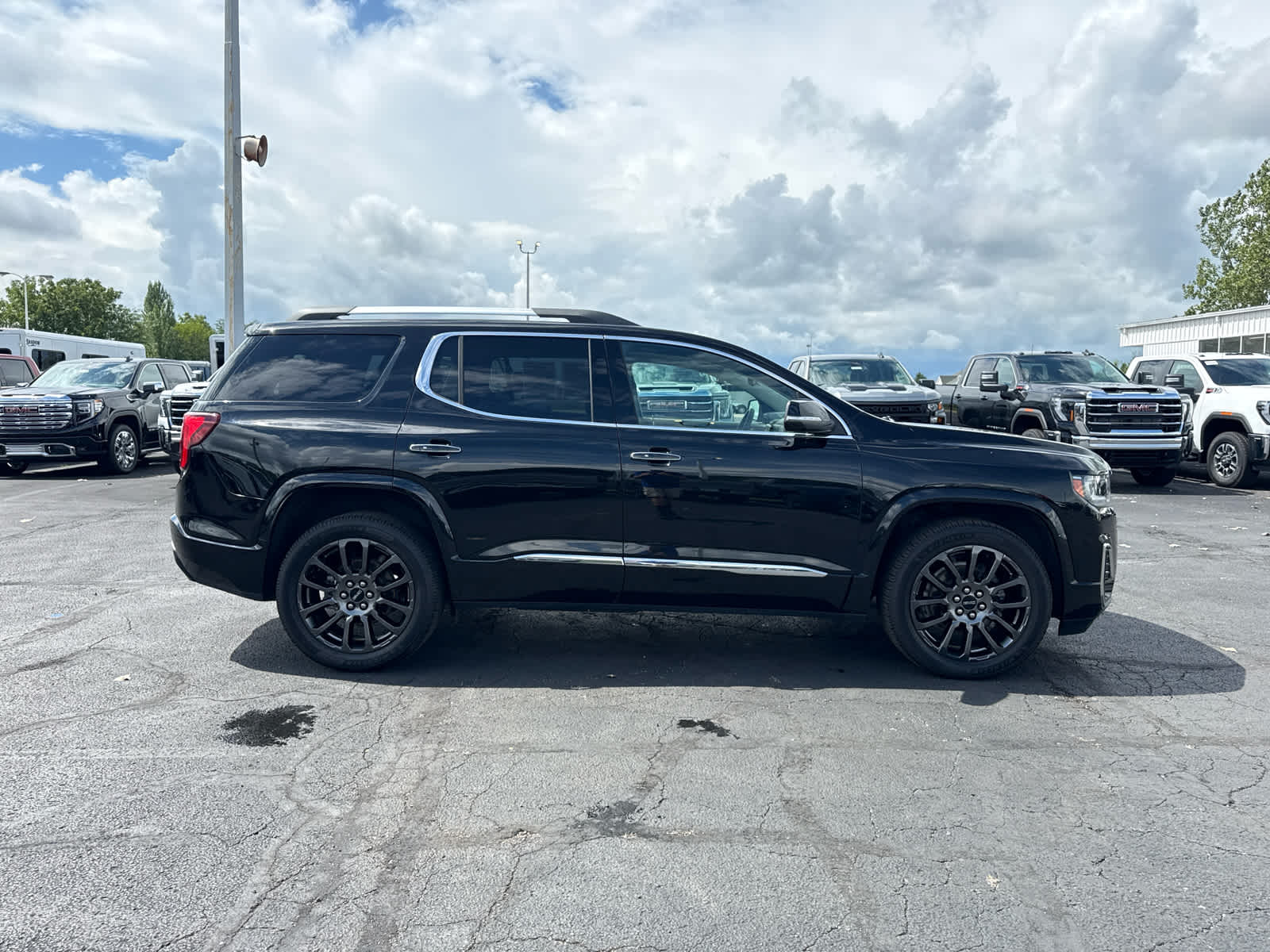 2023 GMC Acadia Denali