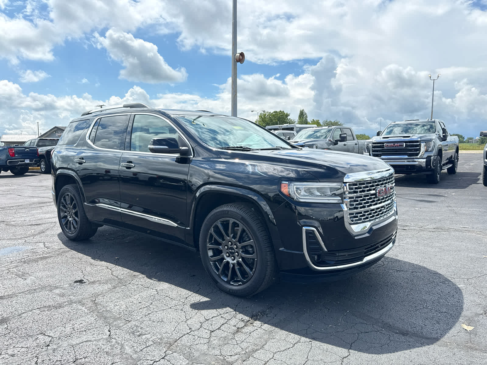 2023 GMC Acadia Denali