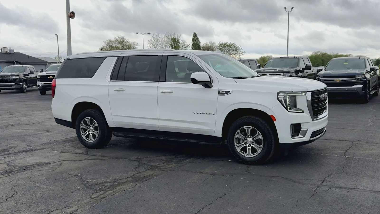 2023 GMC Yukon XL SLE
