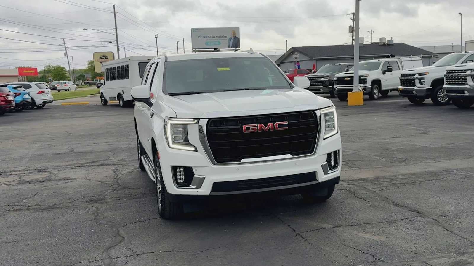 2023 GMC Yukon XL SLE