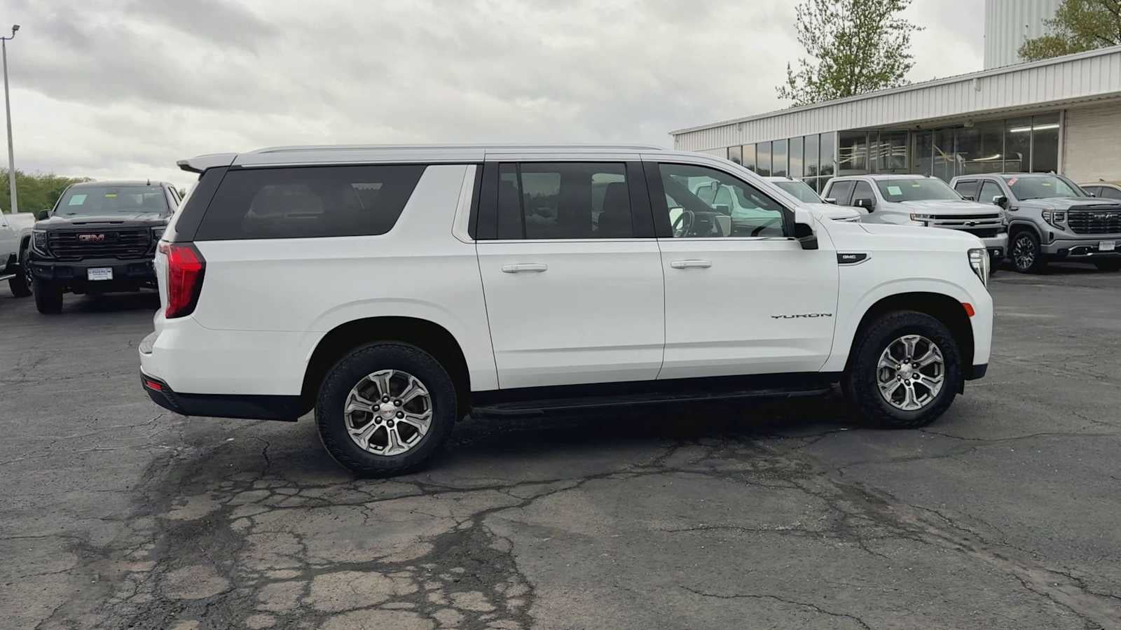2023 GMC Yukon XL SLE