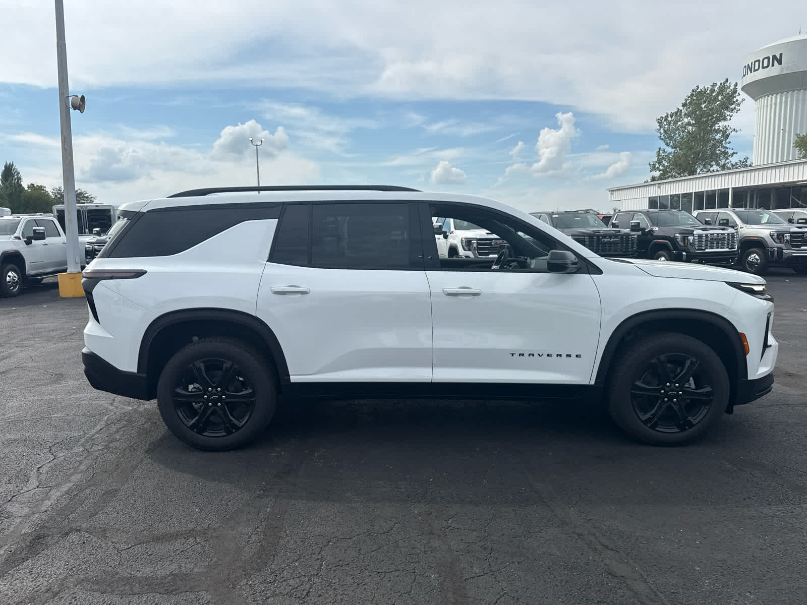 2027 Chevrolet Traverse LT