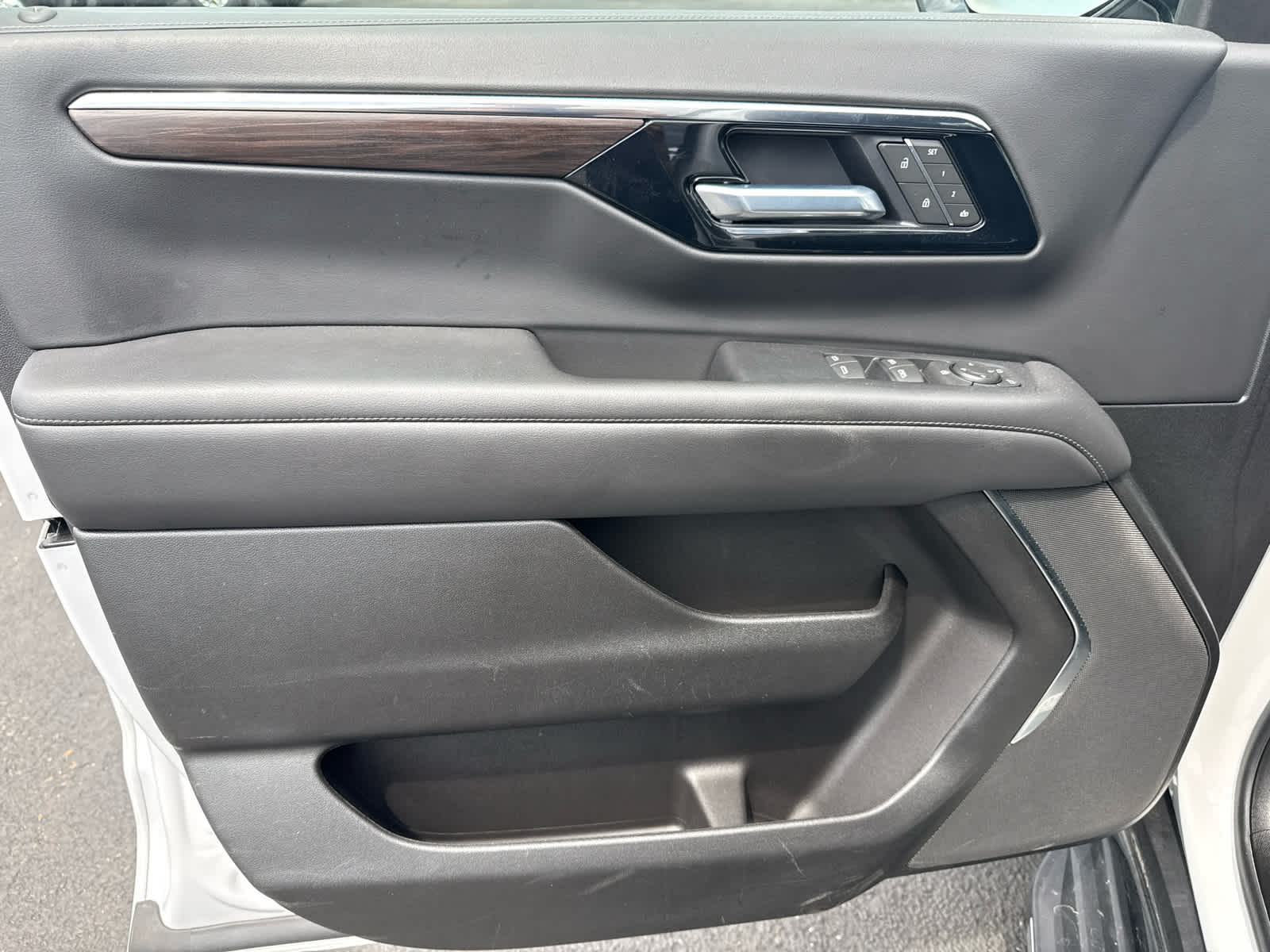 2025 Chevrolet Tahoe LT - Photo 12