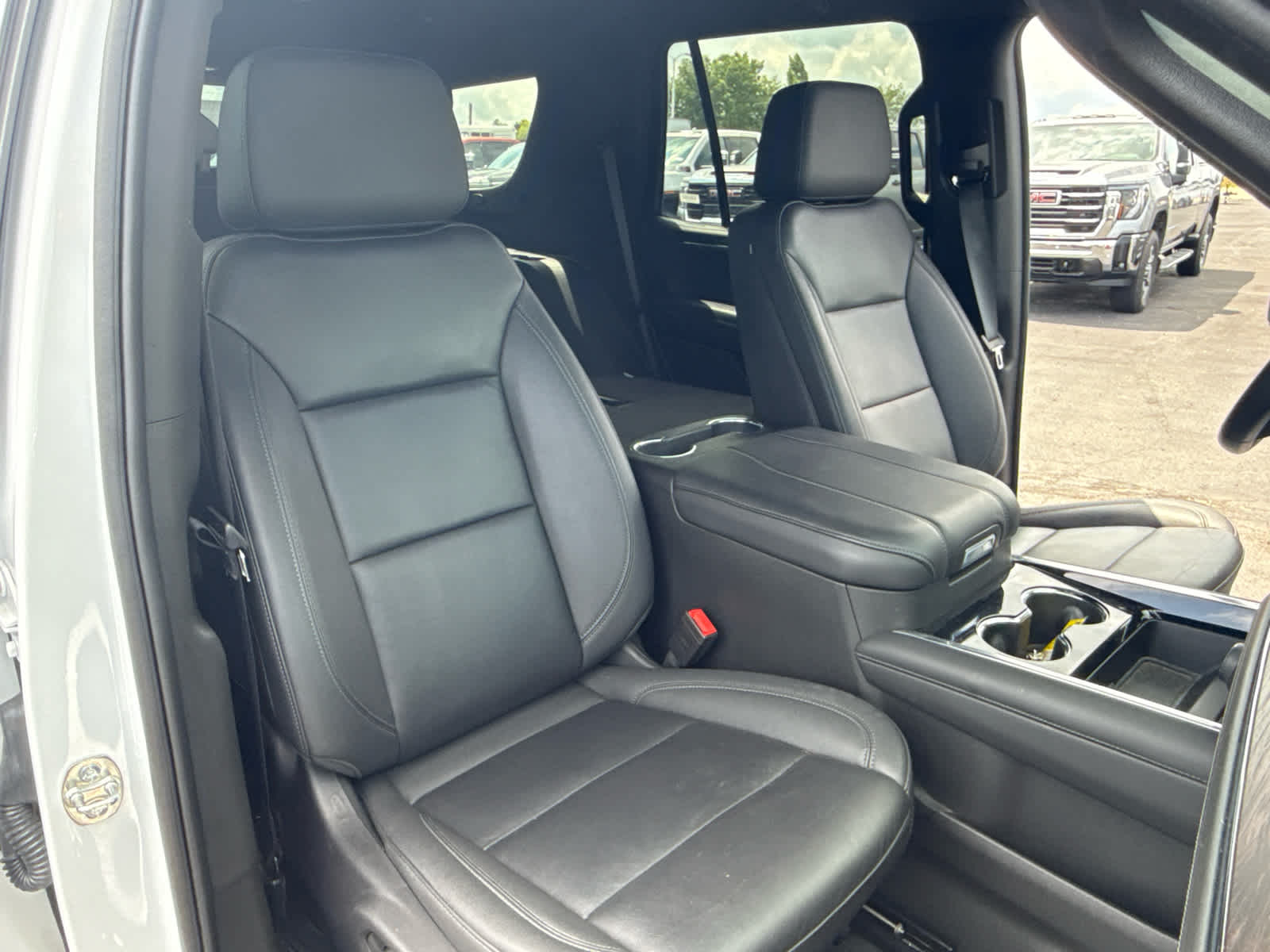 2025 Chevrolet Tahoe LT - Photo 27