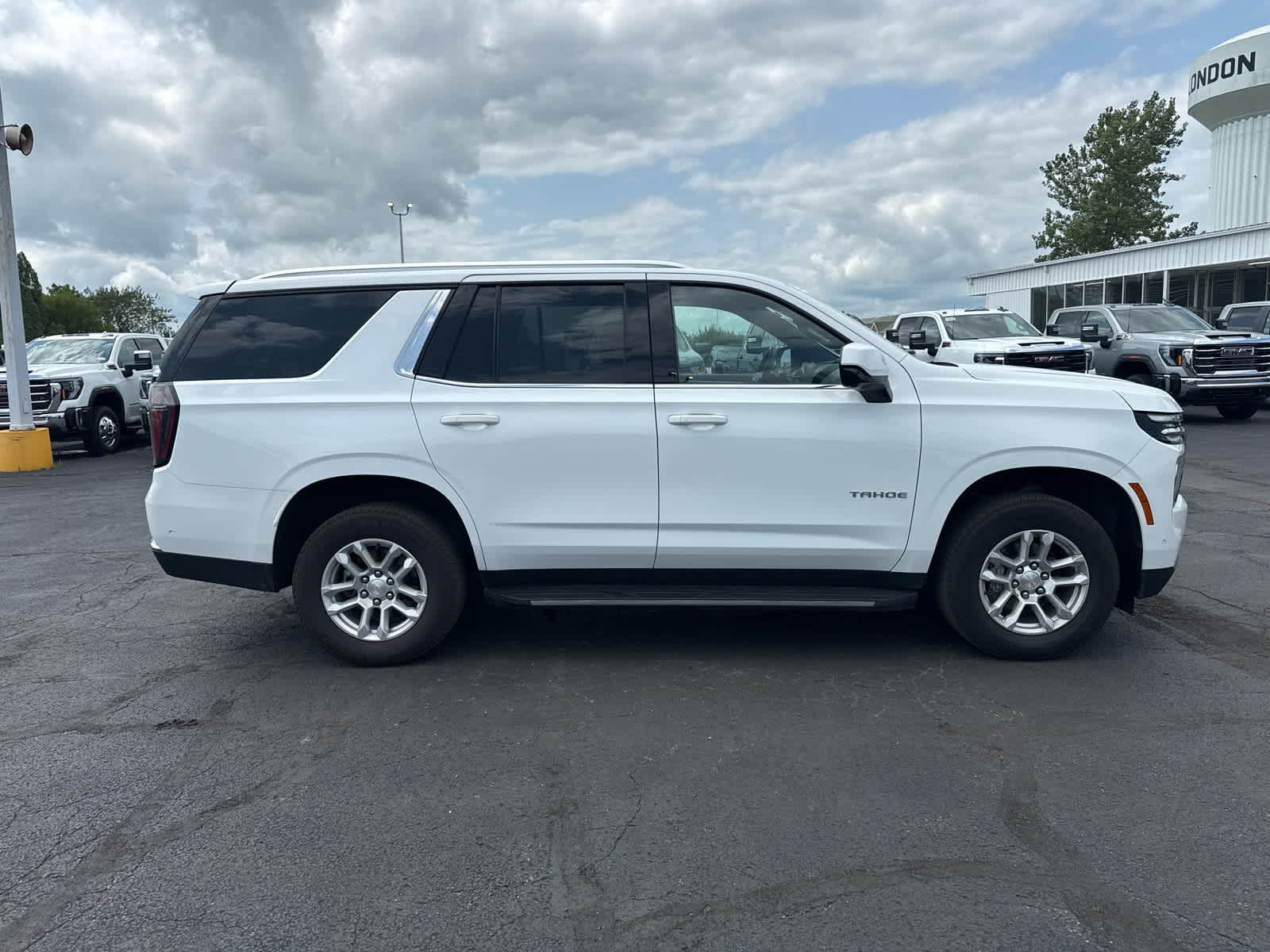 2025 Chevrolet Tahoe LT - Photo 6