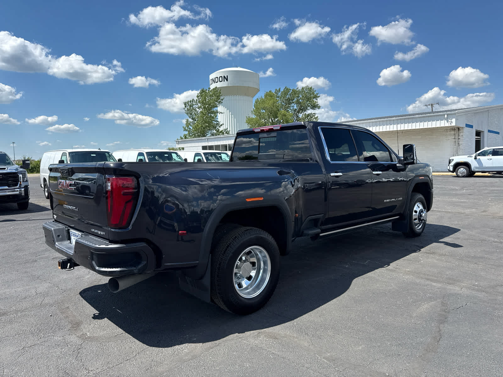 2026 GMC Sierra 3500 HD Denali DRW