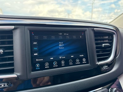 2021 Chrysler Voyager LXI
