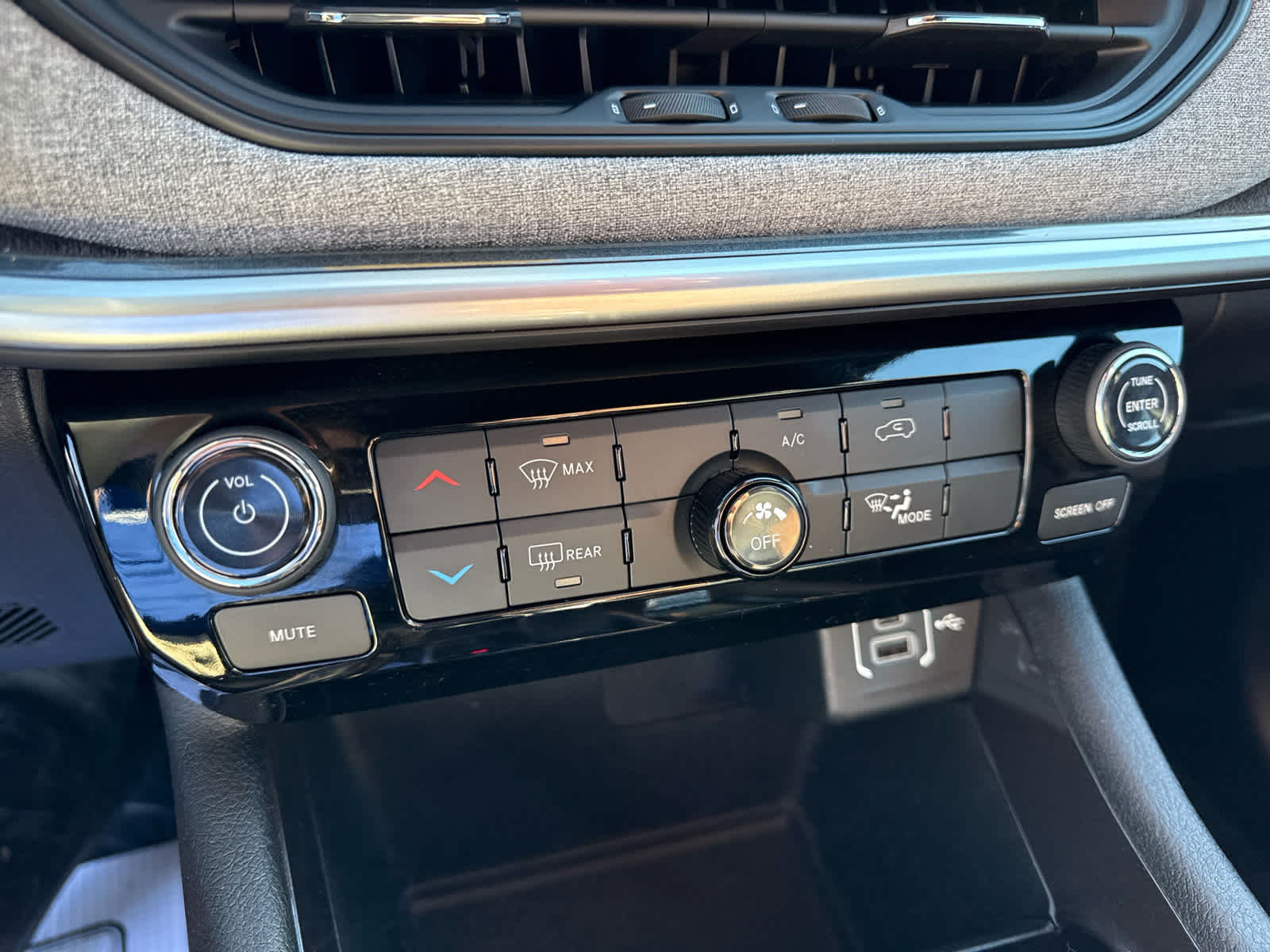 2024 Jeep Compass Latitude Lux FWD