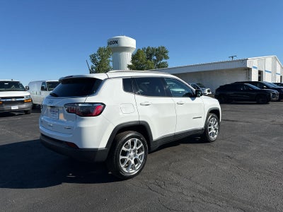 2024 Jeep Compass Latitude Lux FWD