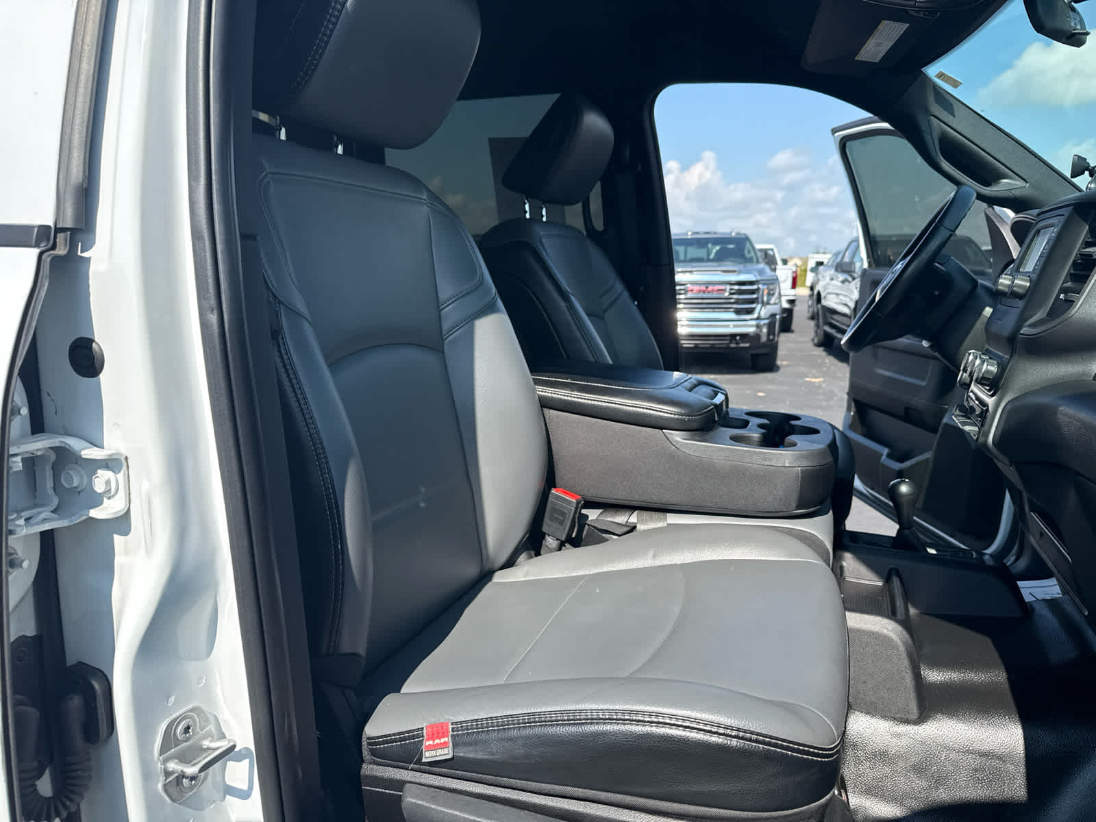 2023 RAM 2500 Tradesman Crew Cab 4x4 6'4" Box