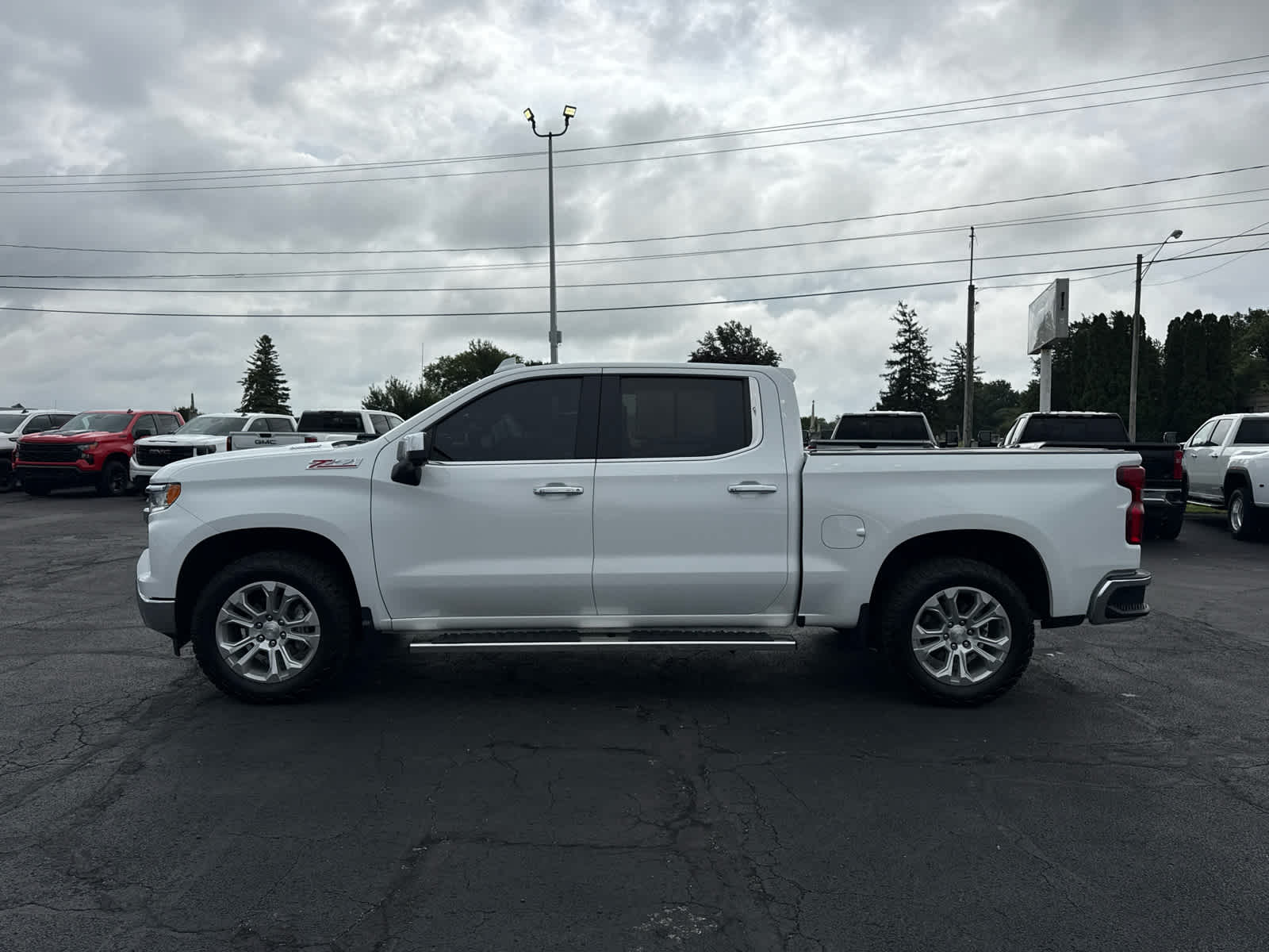 2023 Chevrolet Silverado 1500 LTZ - Photo 2