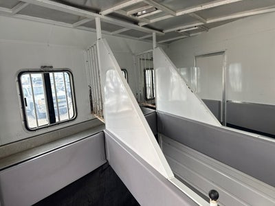 2010 BISON 4 HORSE LQ Base