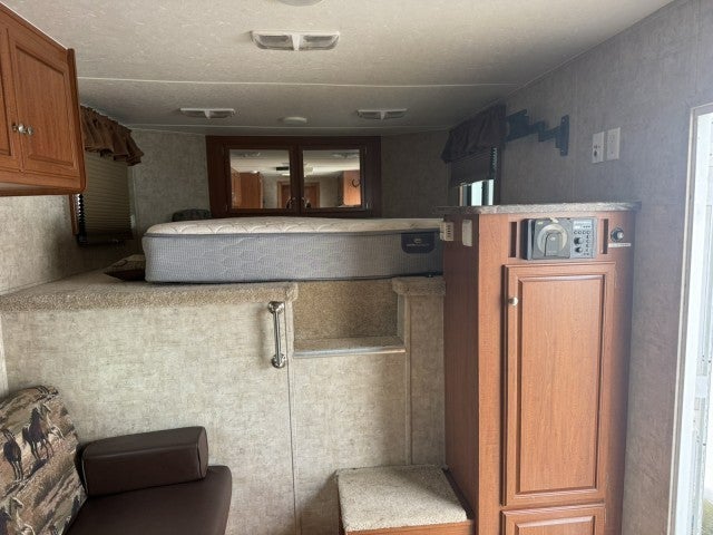 2010 BISON 4 HORSE LQ Base