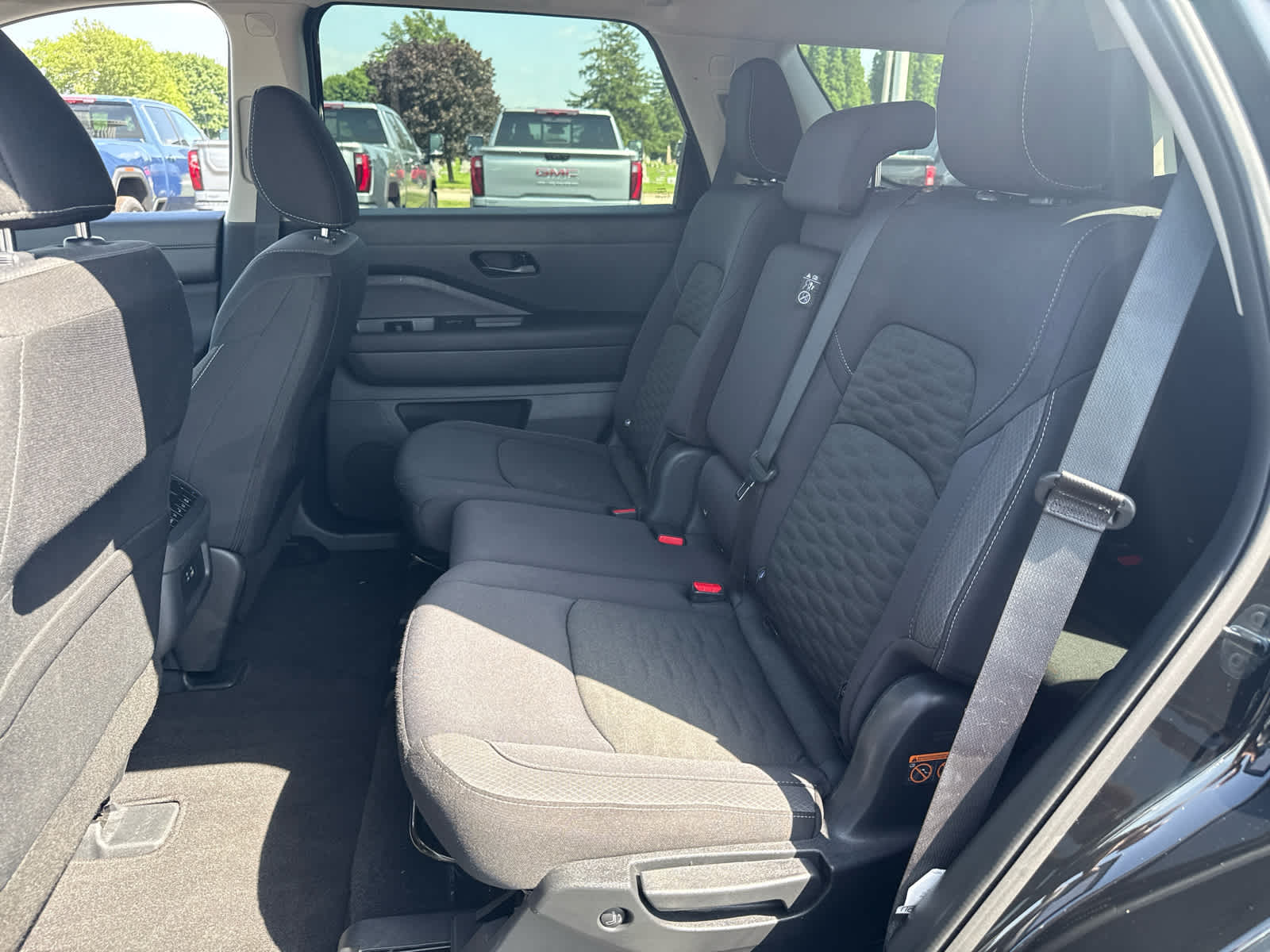 2025 Nissan Pathfinder SV 4WD