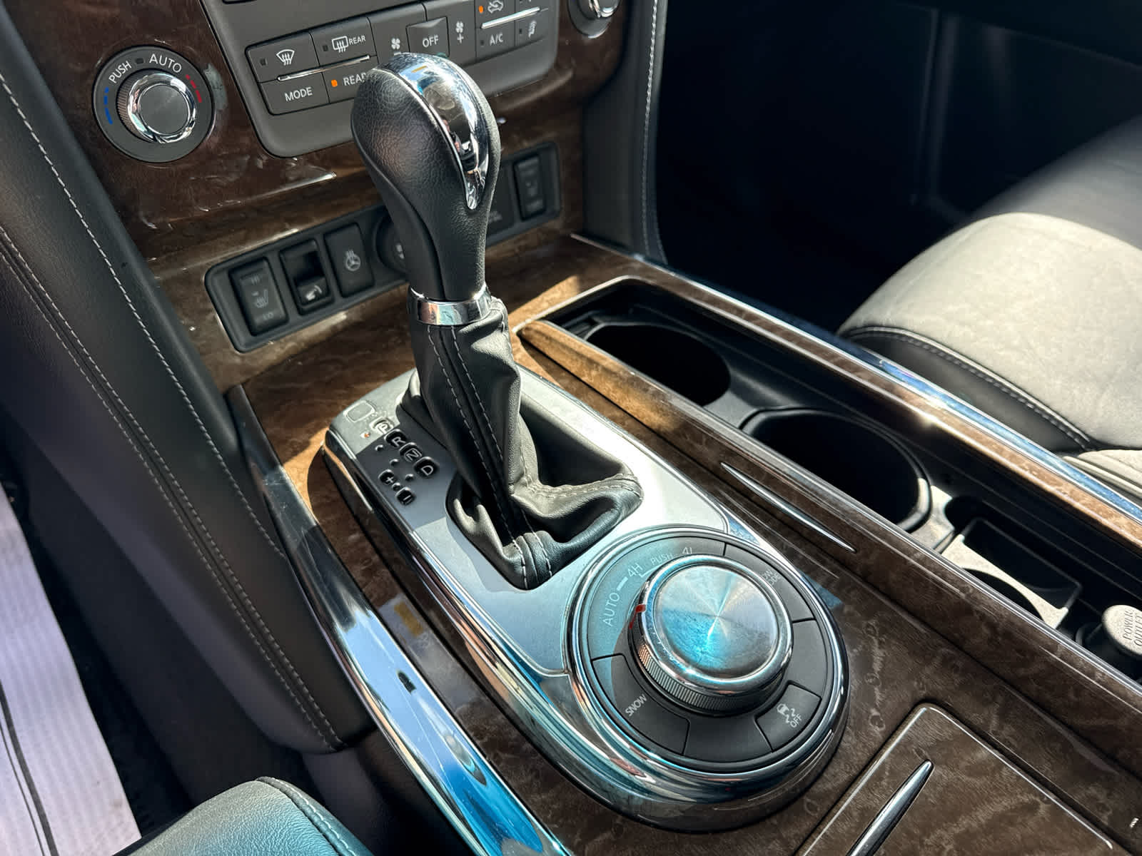 2015 INFINITI QX80 Base